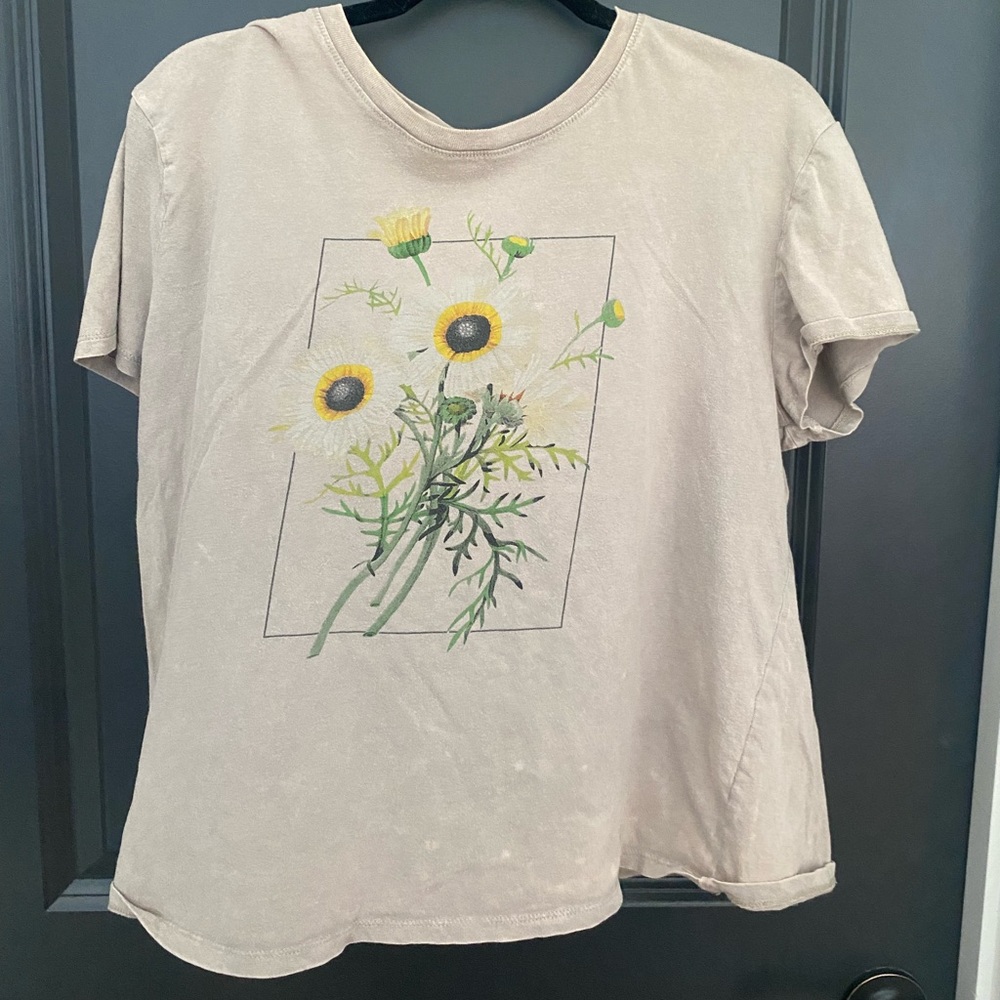 Floral Tee Shirt | Brand: FifthSun